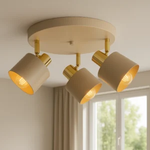 Potrójna lampa sufitowa w beżowym kolorze na okrągłej podstawie